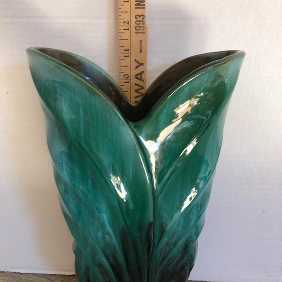 Vtg Blue Mountain Pottery Split Leaf Vase - Picture 8 of 10